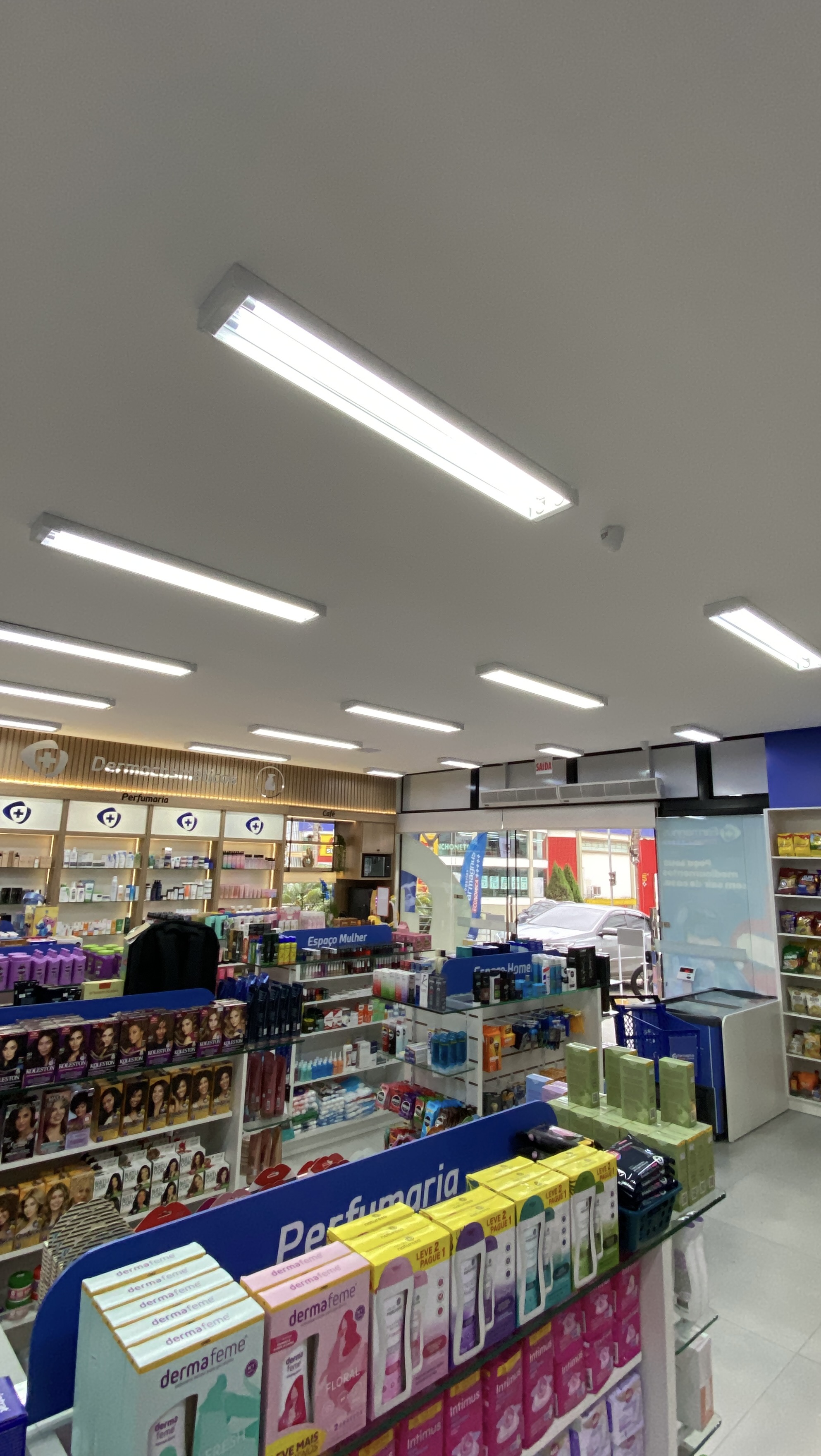Interior da loja Farmagnus Icara